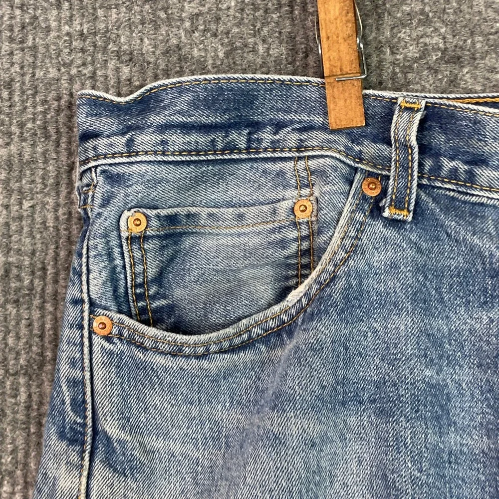 Levi 501 Jeans Mens 40x28 Blue Straight Leg Denim Light Wash Classic Casual